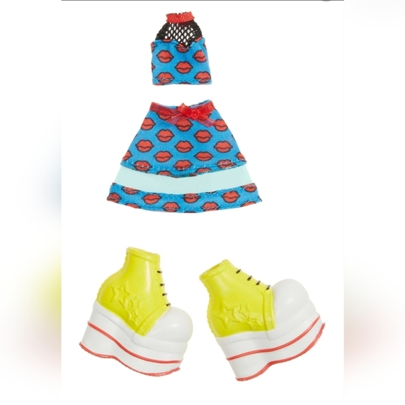 Bratz Kisses! Xoxo Fashion Pack 2015 - Picture 2 of 5